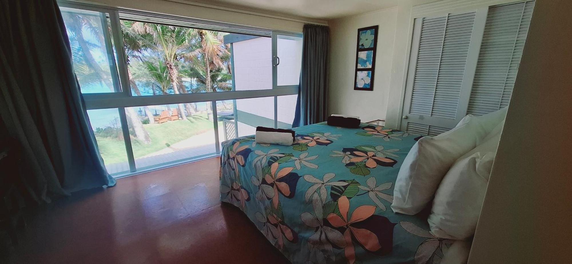 Avana Waterfront Apartments 라로통가 외부 사진