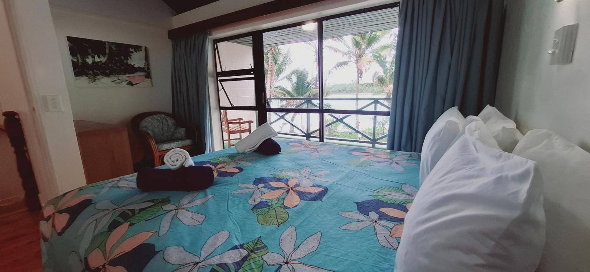 Avana Waterfront Apartments 라로통가 외부 사진